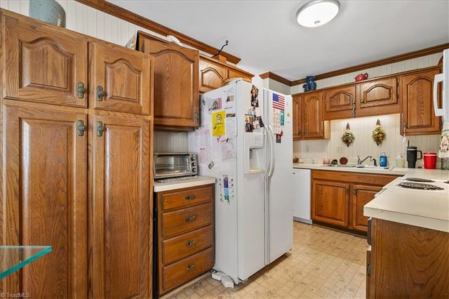 5 Yeardleys Court, Greensboro, NC 27455