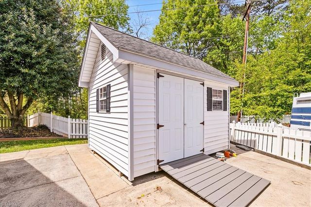 5 Yeardleys Court, Greensboro, NC 27455