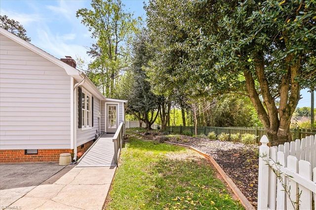 5 Yeardleys Court, Greensboro, NC 27455