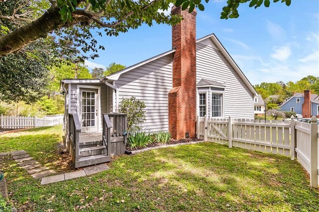 5 Yeardleys Court, Greensboro, NC 27455