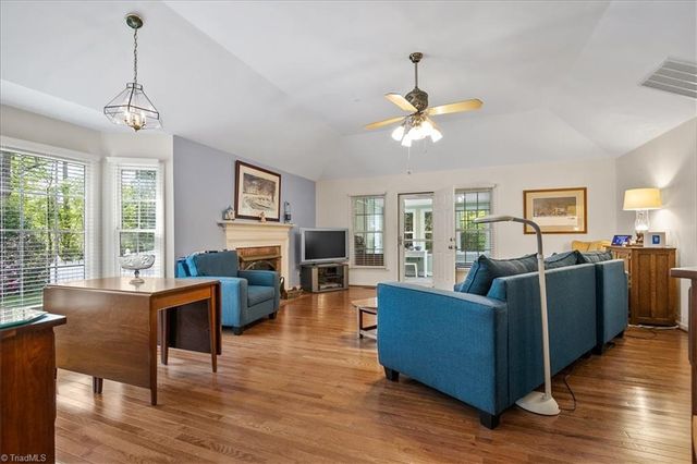 5 Yeardleys Court, Greensboro, NC 27455