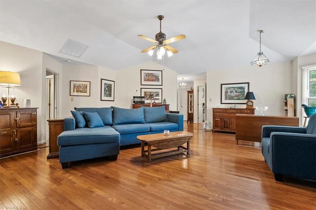 5 Yeardleys Court, Greensboro, NC 27455