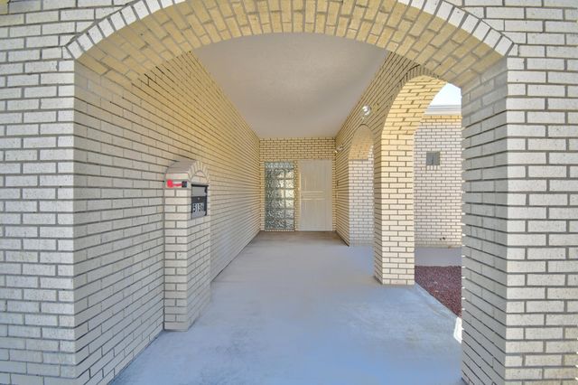 5136 Lomas De Atrisco Road NW, Albuquerque, NM 87105