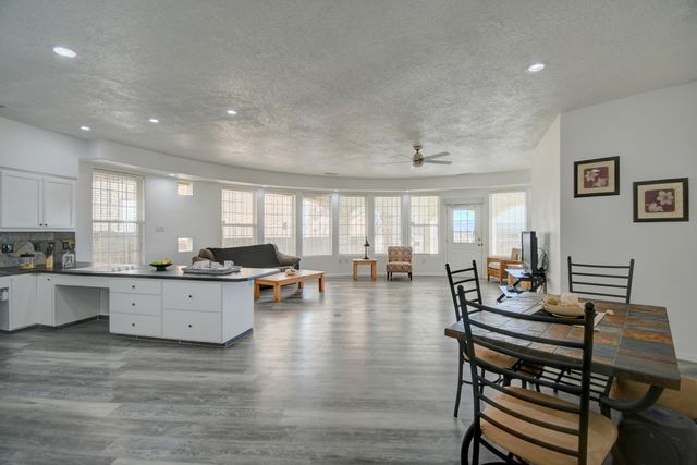 5136 Lomas De Atrisco Road NW, Albuquerque, NM 87105