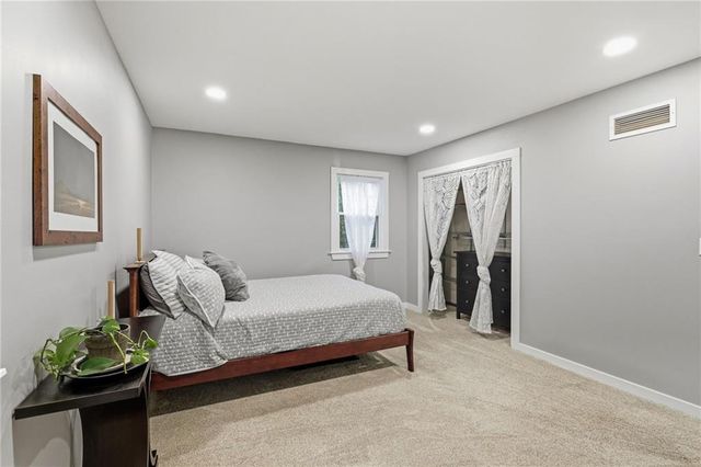 7209 W 54th Street, Overland Park, KS 66202
