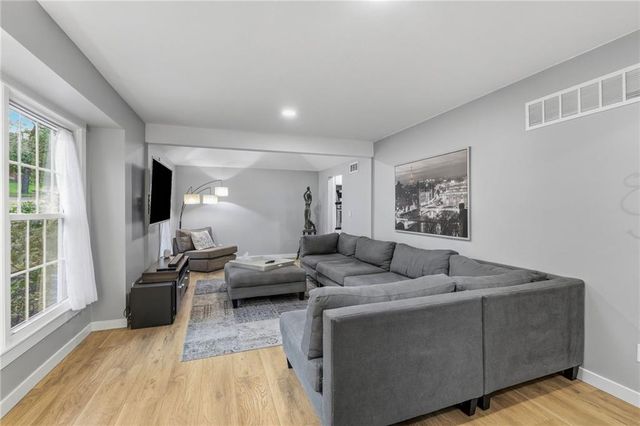 7209 W 54th Street, Overland Park, KS 66202