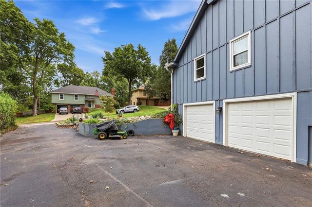 7209 W 54th Street, Overland Park, KS 66202