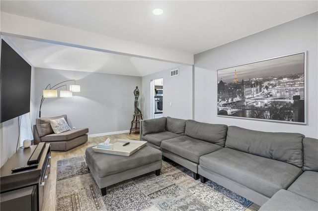 7209 W 54th Street, Overland Park, KS 66202