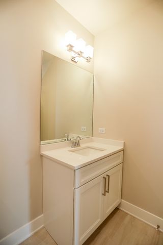 880 Lee Street 315, Des Plaines, IL 60016