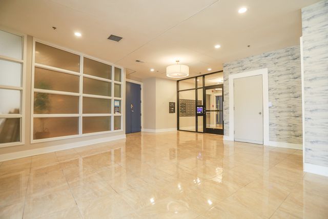 880 Lee Street 315, Des Plaines, IL 60016