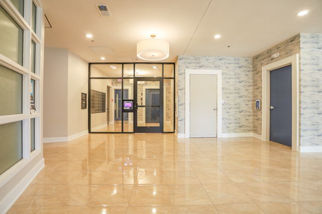 880 Lee Street 315, Des Plaines, IL 60016