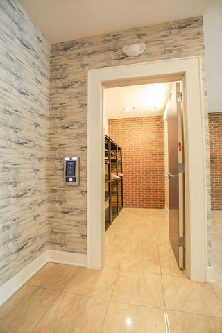 880 Lee Street 315, Des Plaines, IL 60016