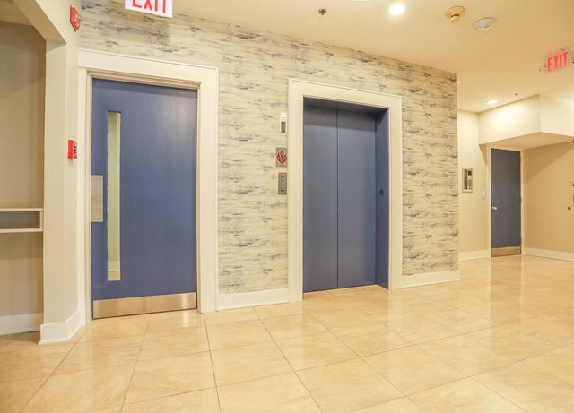 880 Lee Street 315, Des Plaines, IL 60016