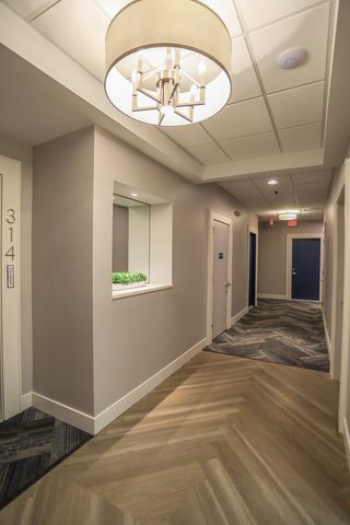 880 Lee Street 315, Des Plaines, IL 60016
