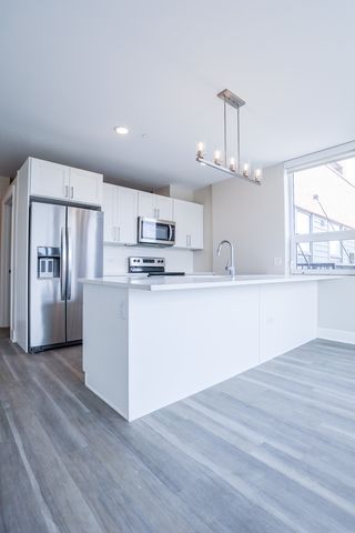 880 Lee Street 315, Des Plaines, IL 60016