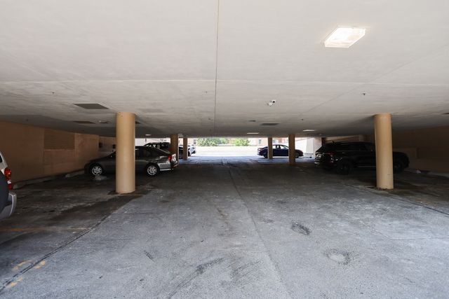 880 Lee Street 315, Des Plaines, IL 60016