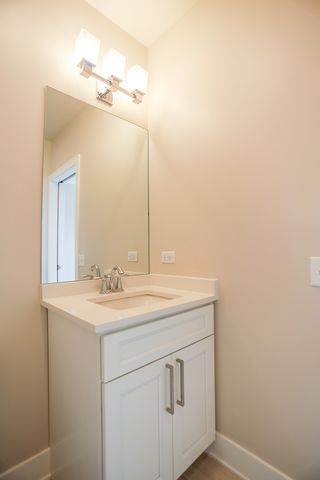 880 Lee Street 315, Des Plaines, IL 60016