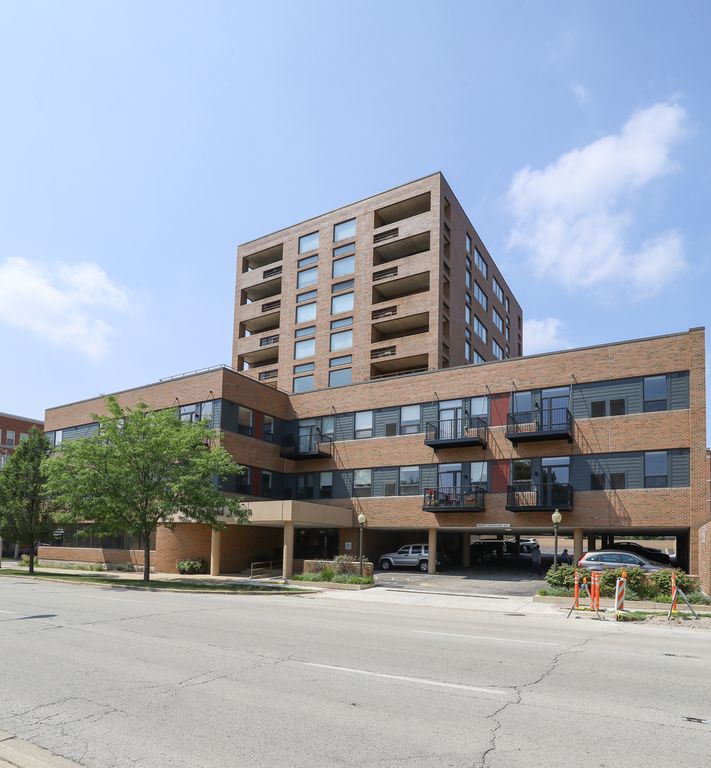 880 Lee Street 315, Des Plaines, IL 60016