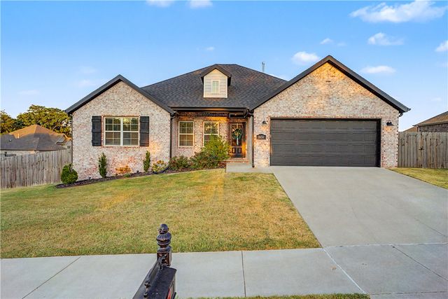 1650 N Quincy Avenue, Fayetteville, AR 72704