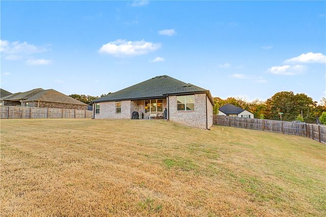 1650 N Quincy Avenue, Fayetteville, AR 72704