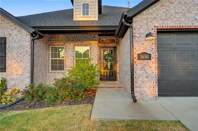 1650 N Quincy Avenue, Fayetteville, AR 72704