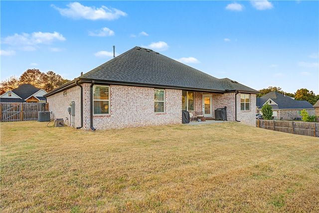 1650 N Quincy Avenue, Fayetteville, AR 72704