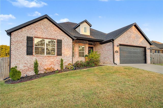 1650 N Quincy Avenue, Fayetteville, AR 72704