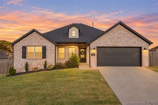 1650 N Quincy Avenue, Fayetteville, AR 72704
