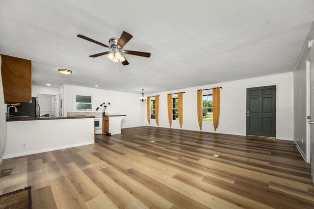 223 Skyview Ln, Tullahoma, TN 37388