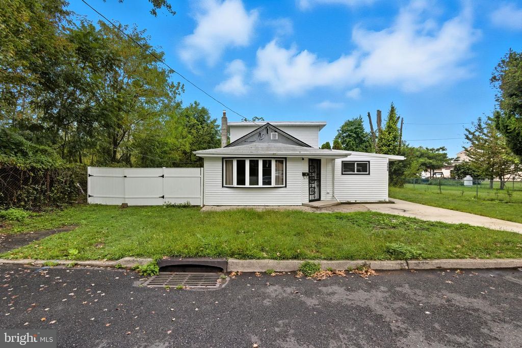 305 MILLER AVE, Croydon, PA 19021