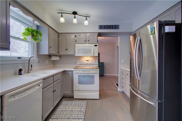 30505 Willoway Lane, Bay Village, OH 44140