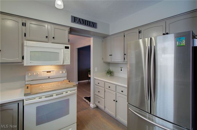 30505 Willoway Lane, Bay Village, OH 44140