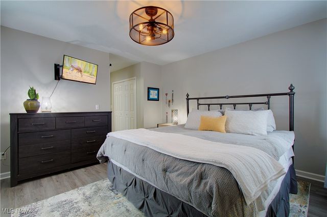 30505 Willoway Lane, Bay Village, OH 44140