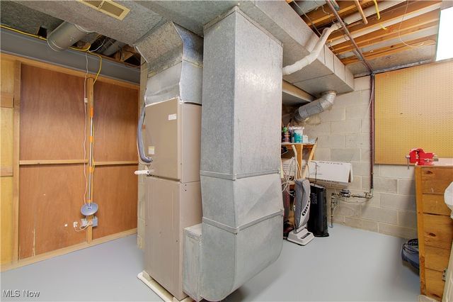 30505 Willoway Lane, Bay Village, OH 44140