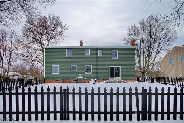 30505 Willoway Lane, Bay Village, OH 44140