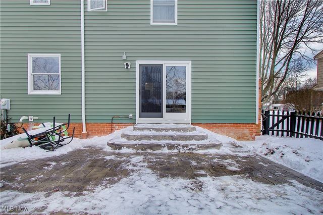 30505 Willoway Lane, Bay Village, OH 44140