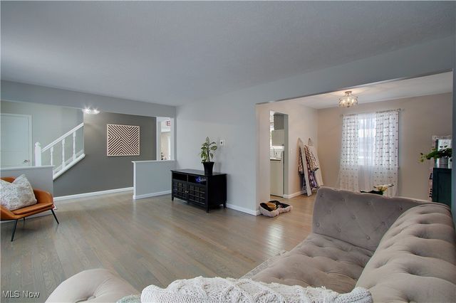 30505 Willoway Lane, Bay Village, OH 44140