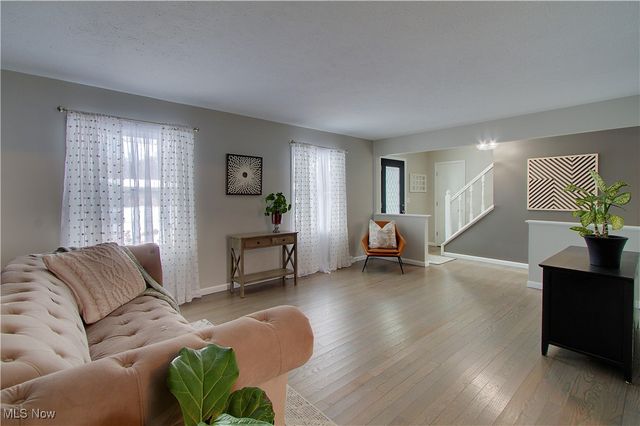 30505 Willoway Lane, Bay Village, OH 44140