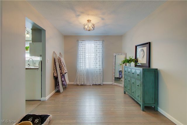 30505 Willoway Lane, Bay Village, OH 44140