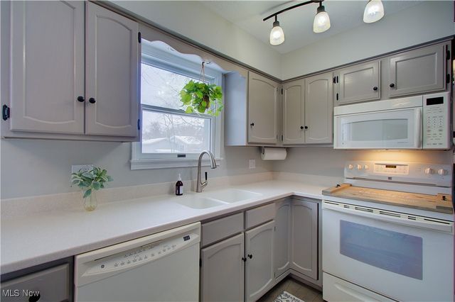 30505 Willoway Lane, Bay Village, OH 44140