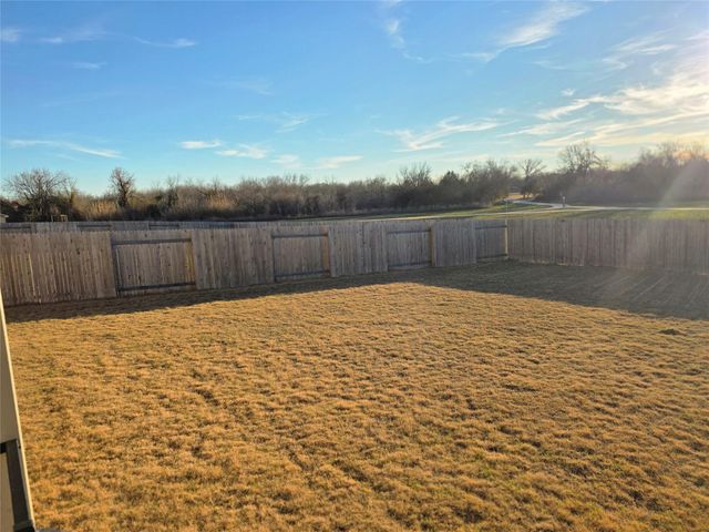 300 Windy Reed RD, Hutto, TX 78634