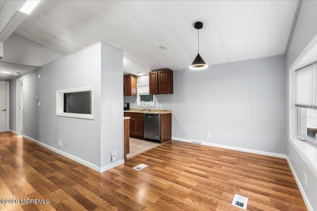 72 Deer Way, Englishtown, NJ 07726