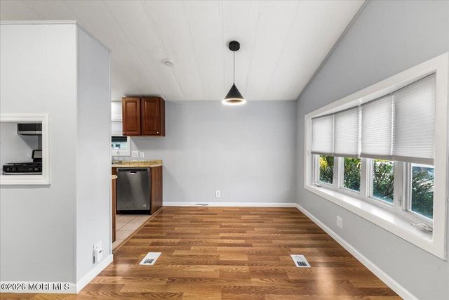 72 Deer Way, Englishtown, NJ 07726