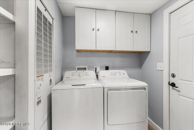 72 Deer Way, Englishtown, NJ 07726