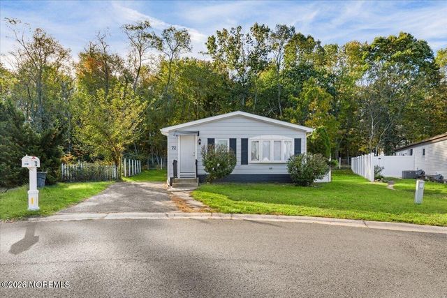 72 Deer Way, Englishtown, NJ 07726