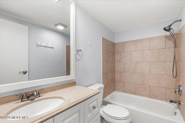 72 Deer Way, Englishtown, NJ 07726