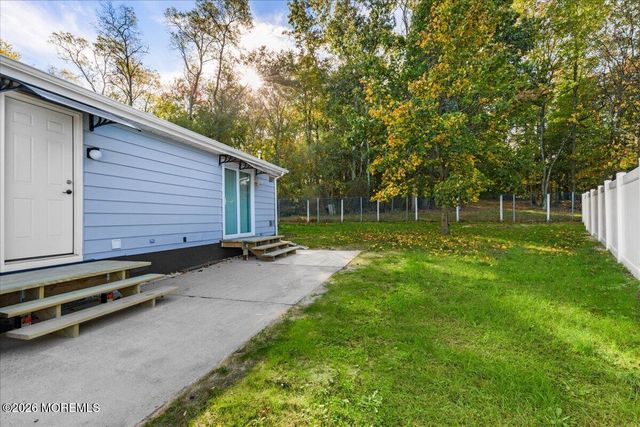 72 Deer Way, Englishtown, NJ 07726