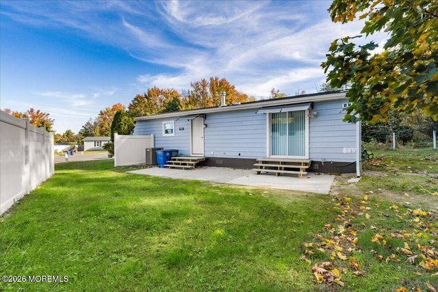 72 Deer Way, Englishtown, NJ 07726