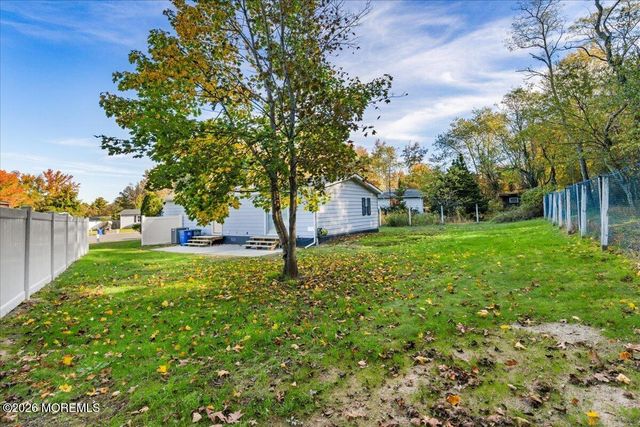 72 Deer Way, Englishtown, NJ 07726
