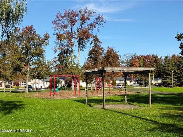 72 Deer Way, Englishtown, NJ 07726
